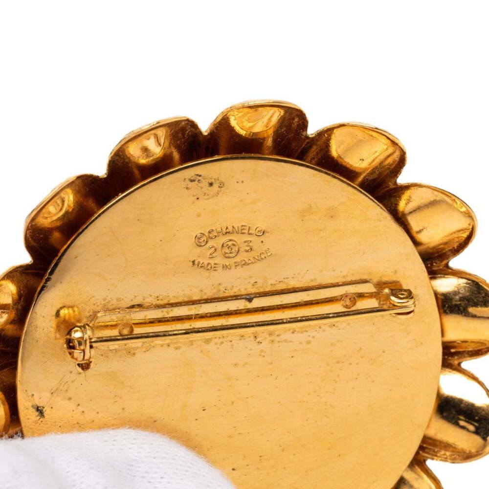 CHANEL Gold Pearl Brooch - Picture 3 of 3